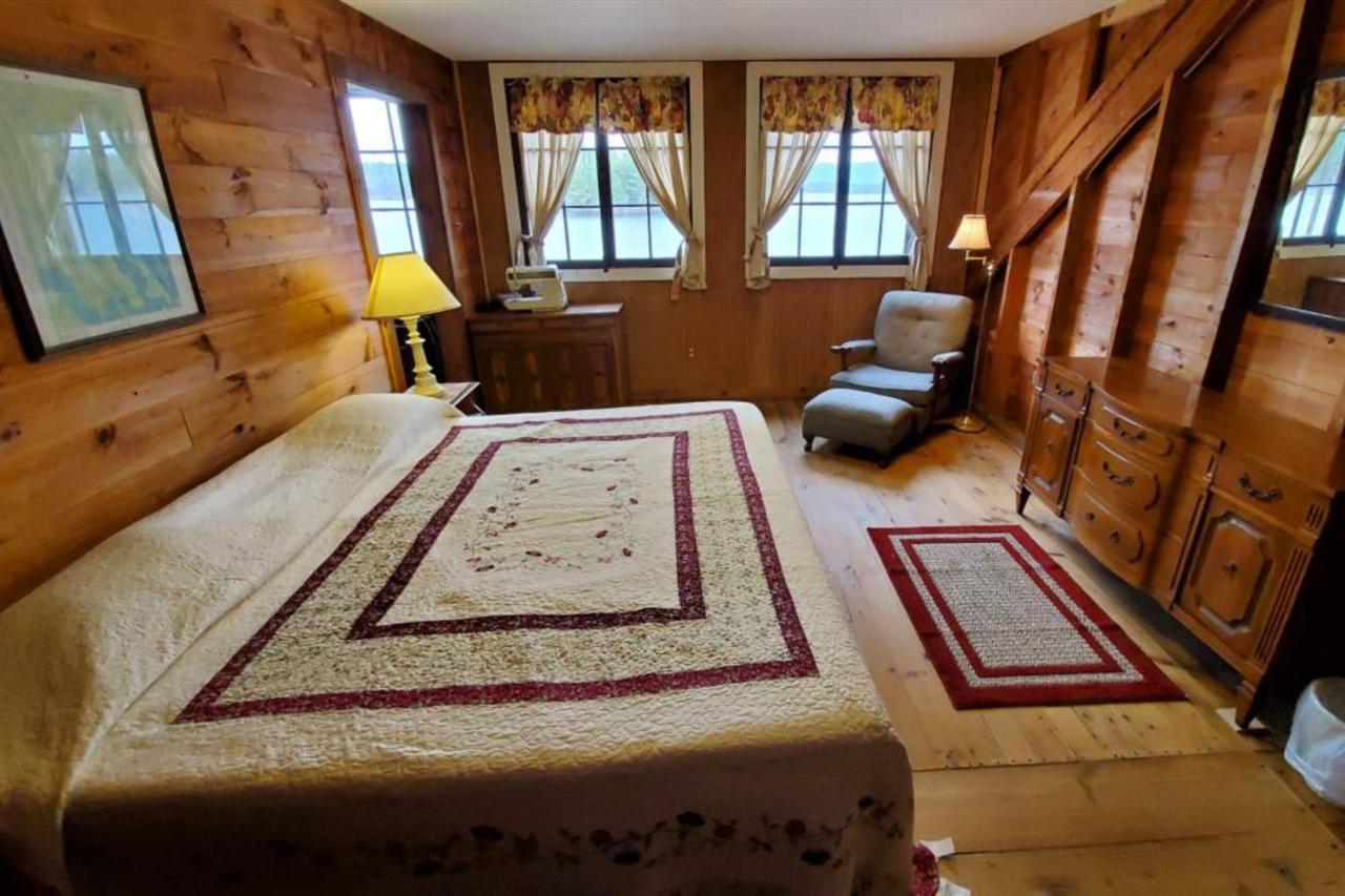 Meredith Lakefront Lodge On Lake Winnipesaukee Екстериор снимка