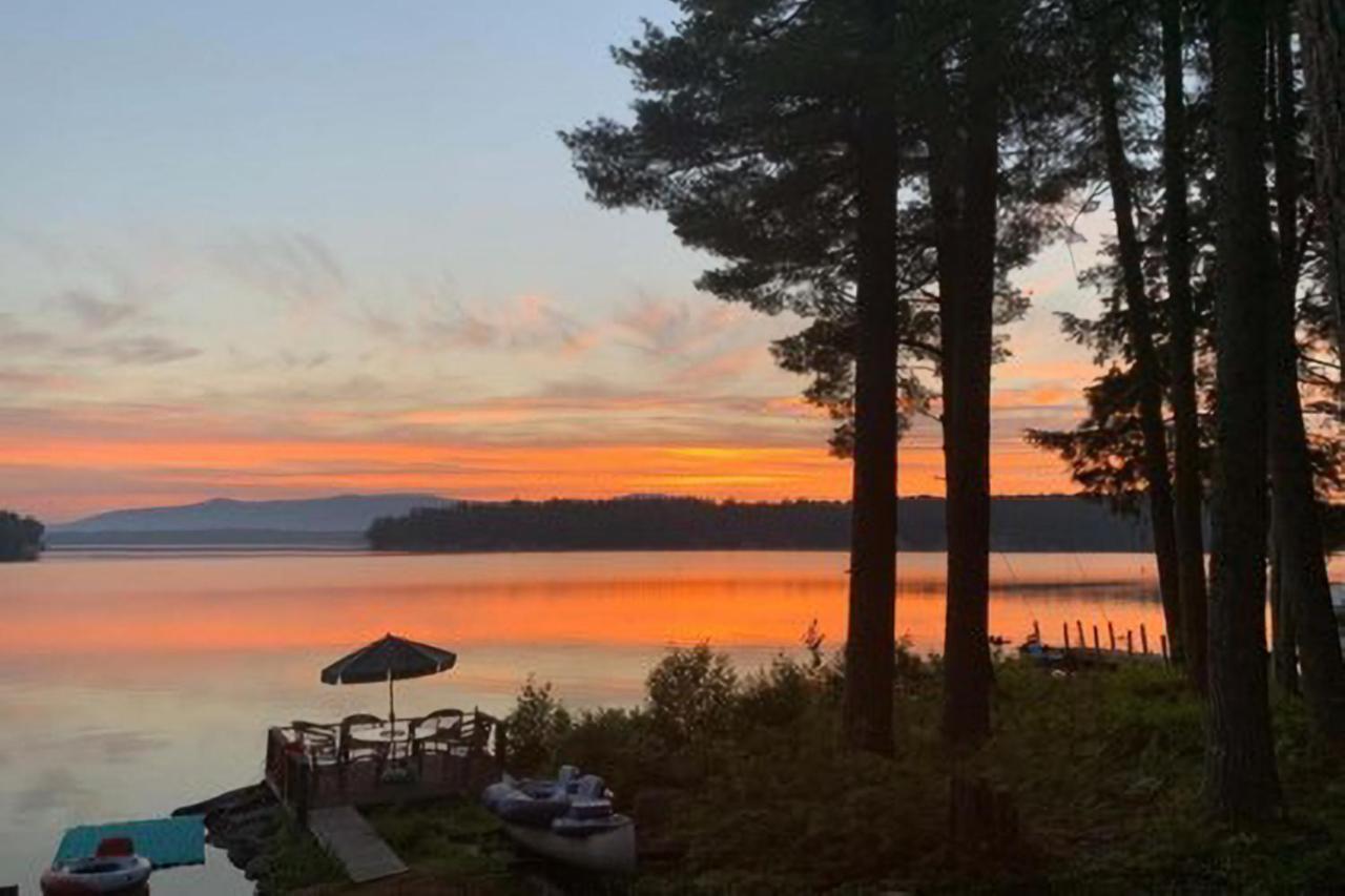 Meredith Lakefront Lodge On Lake Winnipesaukee Екстериор снимка